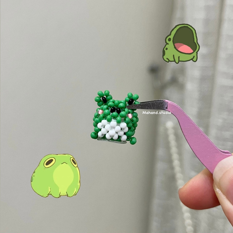 رو داشبوردی قورباغه 🐸💚
